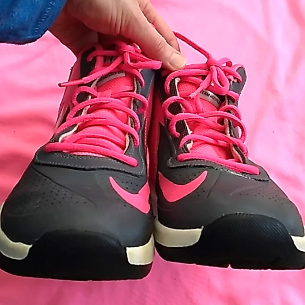 Youth Nike Team Hustle D7 pink and grey athletic shoes size 6 Youth. Excellent!!